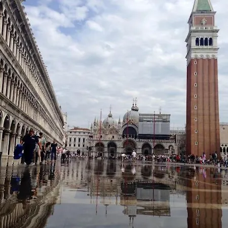 Incredible Location In San Marco's Square, Апартаменты Венеция